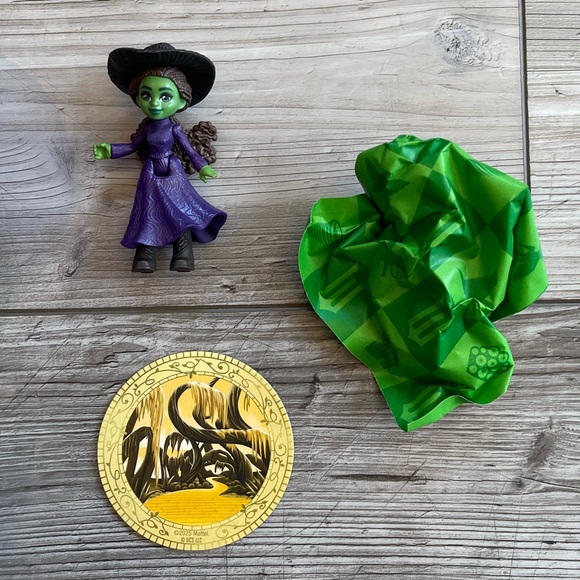 Mattel Universal Pictures’ Wicked Ozian Balloons Reveal Toy Opened Elphaba - Picture 2 of 5